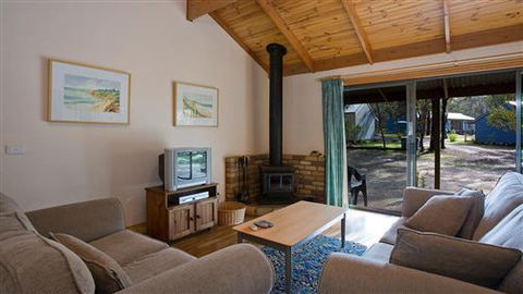 Surf Coast Cabins In Aireys Inlet - Dalby Accommodation 0