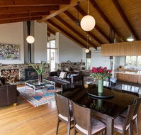 Holmesglen at Eildon - The Homestead - Dalby Accommodation