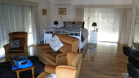 Waldara Cottage - Dalby Accommodation 2