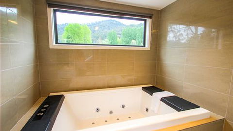 The BASE Luxury Villas - Dalby Accommodation 5