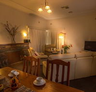 Benson House and Benson Lodge - Dalby Accommodation