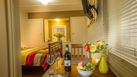 Benson House And Benson Lodge - Dalby Accommodation 5