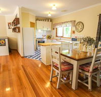 Bright Country Home - Dalby Accommodation