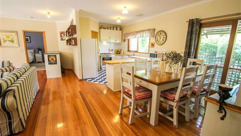 Bright Country Home - Dalby Accommodation 0