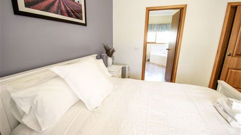 Bright Country Home - Dalby Accommodation 3
