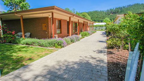 Bright Country Home - Dalby Accommodation 6