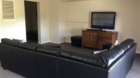 Villa Tarni 17 - Dalby Accommodation 2