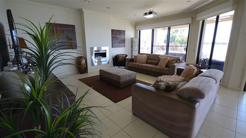 Castevilla - Dalby Accommodation 3