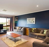 Raydon Court - Dalby Accommodation