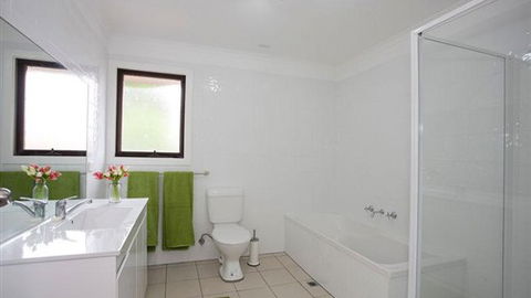 Raydon Court - Dalby Accommodation 2