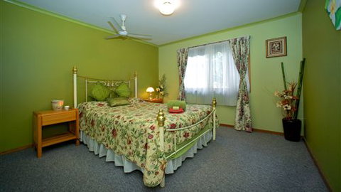 Long John Silver's Surf Retreat - Dalby Accommodation 1