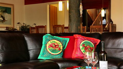 MannaGum Alpine Lodge - Dalby Accommodation 6