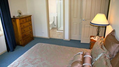 Camellia Lodge - Dalby Accommodation 6