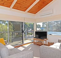Barrakee Beach House - Anglesea - Dalby Accommodation