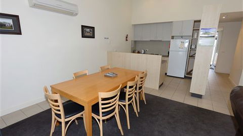 Murray Grange Villa Eight - Dalby Accommodation 0