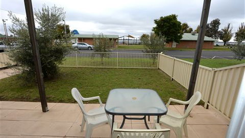 Murray Grange Villa Eight - Dalby Accommodation 5