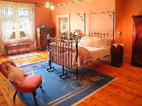 Buxton Manor - George Lowe Esquire Apartment - Dalby Accommodation 3
