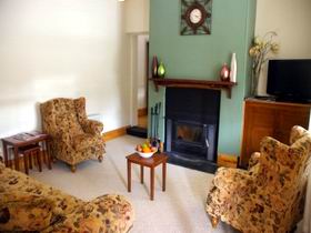 Captain Rodda's Cottage - Dalby Accommodation 1