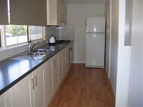 Cotton Palm Cottage - Dalby Accommodation 3