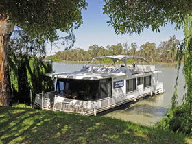 Boats And Bedzzz - The Murray Dream Self-contained Moored Houseboat - Dalby Accommodation 0