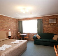 Allan Cunningham Motel and Old Wagon Restaurant - Dalby Accommodation