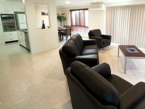 Annand Mews Serviced Apartments - Dalby Accommodation 1