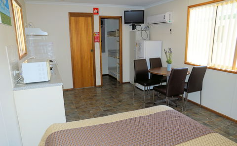 Ardrossan Caravan Park - Dalby Accommodation 1