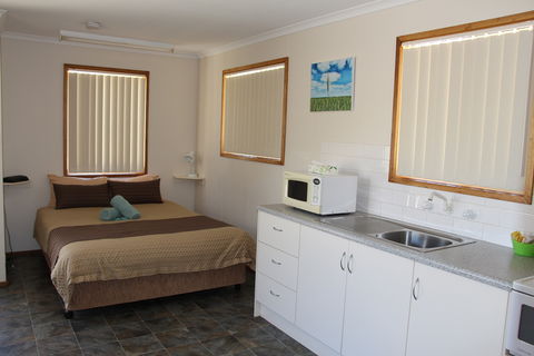 Ardrossan Caravan Park - Dalby Accommodation 2