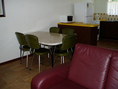 Augusta Escape - Dalby Accommodation 3