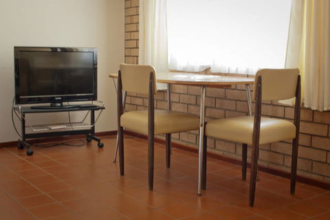 Augusta Escape - Dalby Accommodation 4