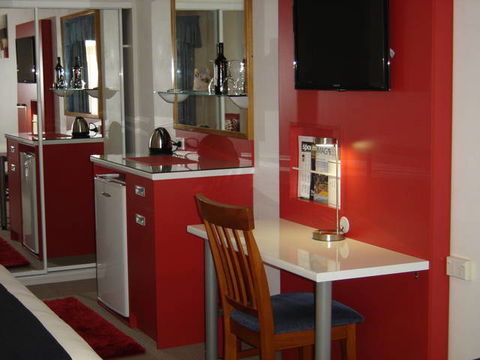 Avaleen Lodge Motor Inn - Dalby Accommodation 0