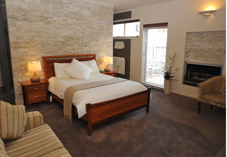 Captain's at the Bay - Dalby Accommodation