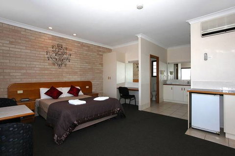 Clifford Gardens Motor Inn - Dalby Accommodation 0