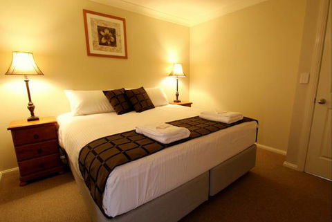 Colonial Court Villas Serviced Apartments - Dalby Accommodation 2
