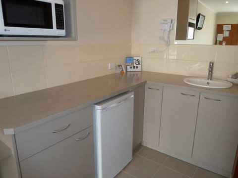 Werribee Motel & Apartments - Dalby Accommodation 2