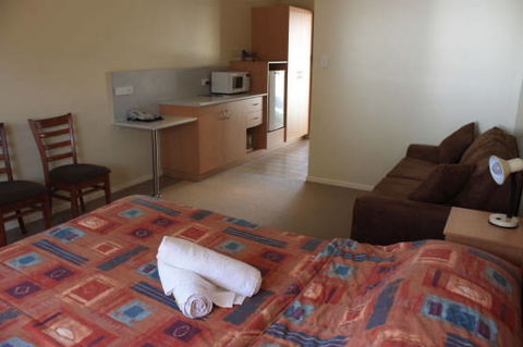 Country Roads Motor Inn - Gayndah - Dalby Accommodation 2