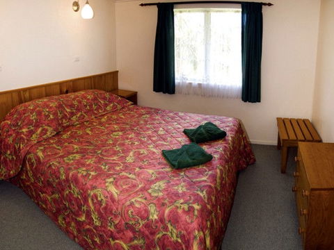 Fletcher Christian Apartments - Dalby Accommodation 1