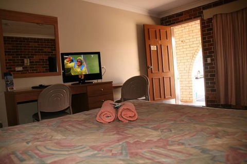 Forest Lodge Motor Inn & Restaurant - Dalby Accommodation 1
