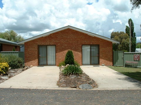 Fossicker Caravan Park - Dalby Accommodation 0