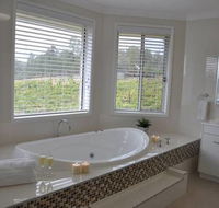 Ghost Riders Vineyard Lodge - Dalby Accommodation