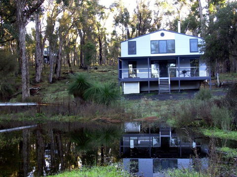 Hidden Grove Retreat - Dalby Accommodation 0