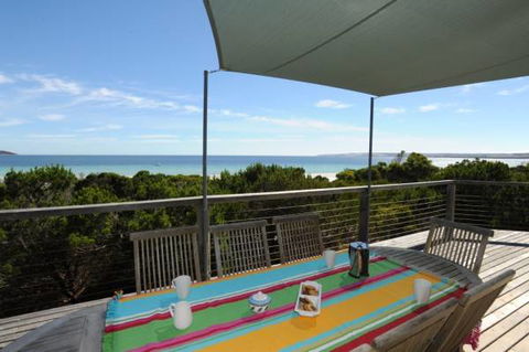 Island Beach Escape - Beachcomber - Dalby Accommodation 2