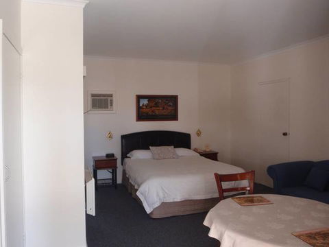 Kinross Inn - Dalby Accommodation 0