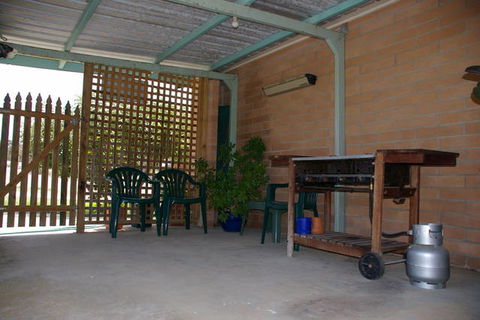 Lemon Tree Cottage - Ordway Park - Dalby Accommodation 1