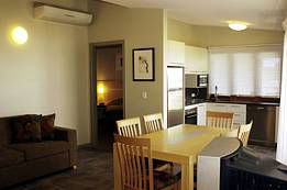 Lennox Holiday Apartments - Dalby Accommodation 6