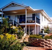 Lovering's Beach Houses - The Whitehouse Emu Bay - Dalby Accommodation