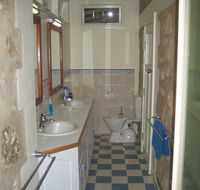 MacDonnell House Naracoorte Cottages - Dalby Accommodation