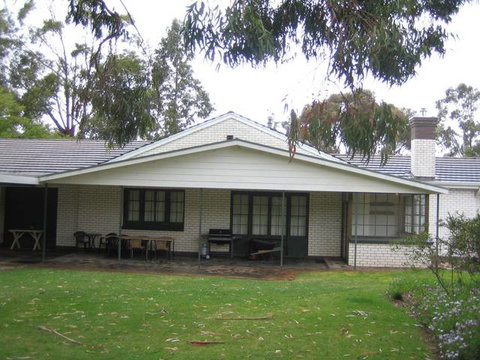 Pinkerton Hill (Naracoorte Cottages) - Dalby Accommodation 1