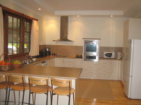 Pinkerton Hill (Naracoorte Cottages) - Dalby Accommodation 2