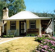 Price Morris Cottage - Dalby Accommodation